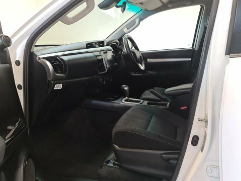 Toyota HILUX 2.4D Icon 4Wd  #6