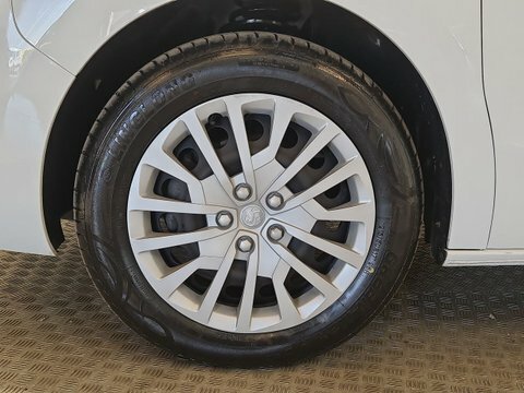 Vauxhall Vivaro 1.5 Turbo D DY73MPX #5