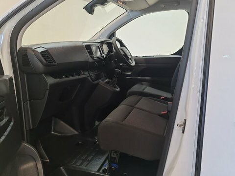 Vauxhall Vivaro 1.5 Turbo D DY73MPX #6