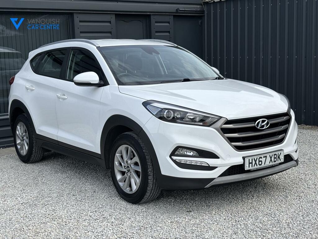 Hyundai Tucson 1.7 Crdi Blue Drive Se Nav Suv E HX67XBK White #2