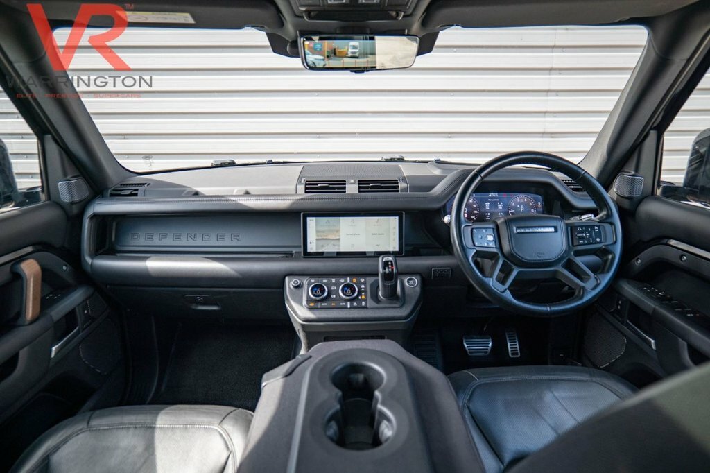 Land Rover Defender 110 3L X Black #2