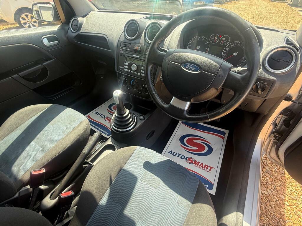 Ford Fiesta 1.25 Zetec Red #8