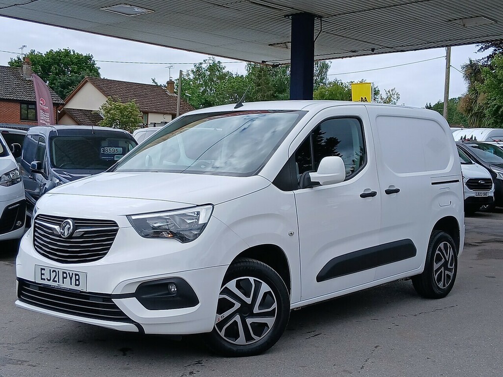 Vauxhall Combo 1.5 Turbo D 2300 Sportive Panel Van Man EJ21PYB White #3