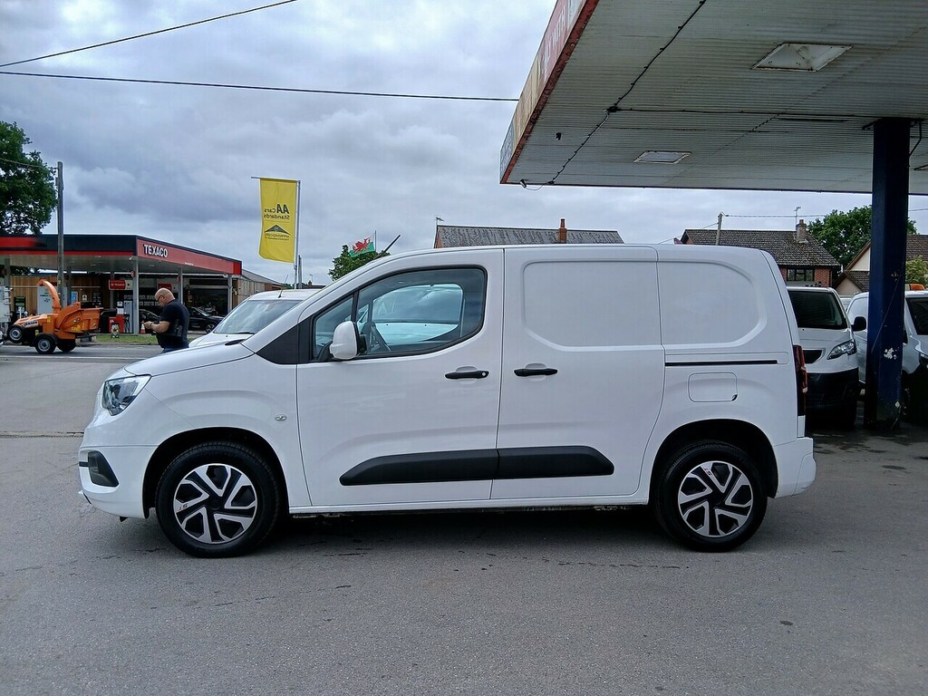 Vauxhall Combo 1.5 Turbo D 2300 Sportive Panel Van Man EJ21PYB White #4