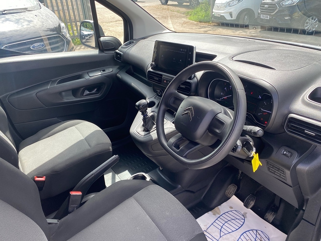 Citroen Berlingo Mpv White #13