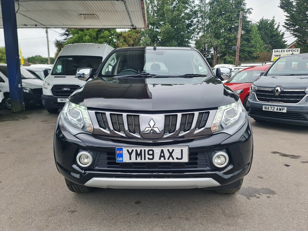 Mitsubishi L200 Di-d Dc Barbarian Pickup 2.4 YM19AXJ Black #2