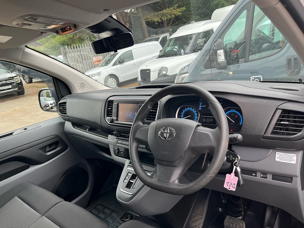 Toyota PROACE Icon White #10