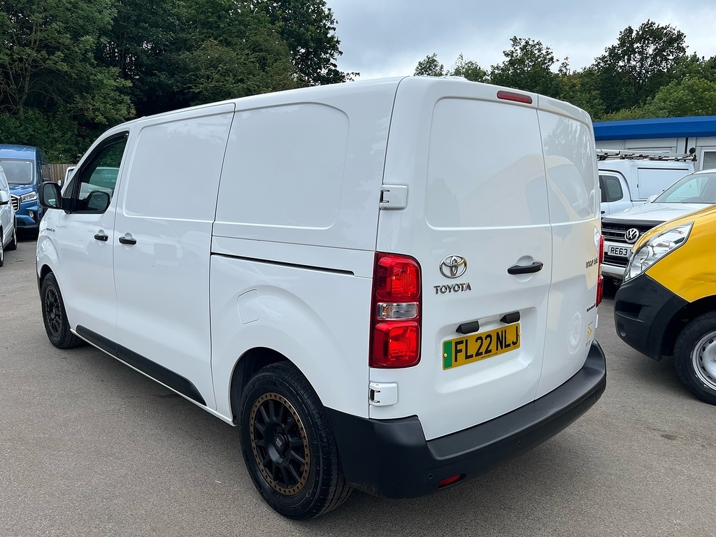Toyota PROACE Icon White #5