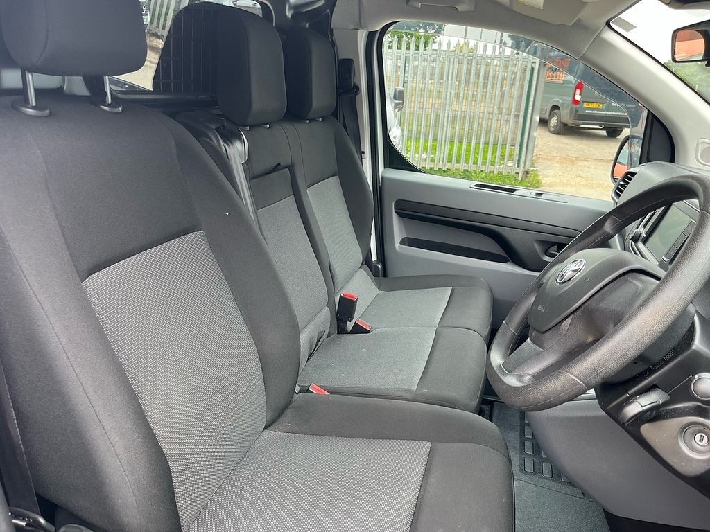 Toyota PROACE Icon White #9