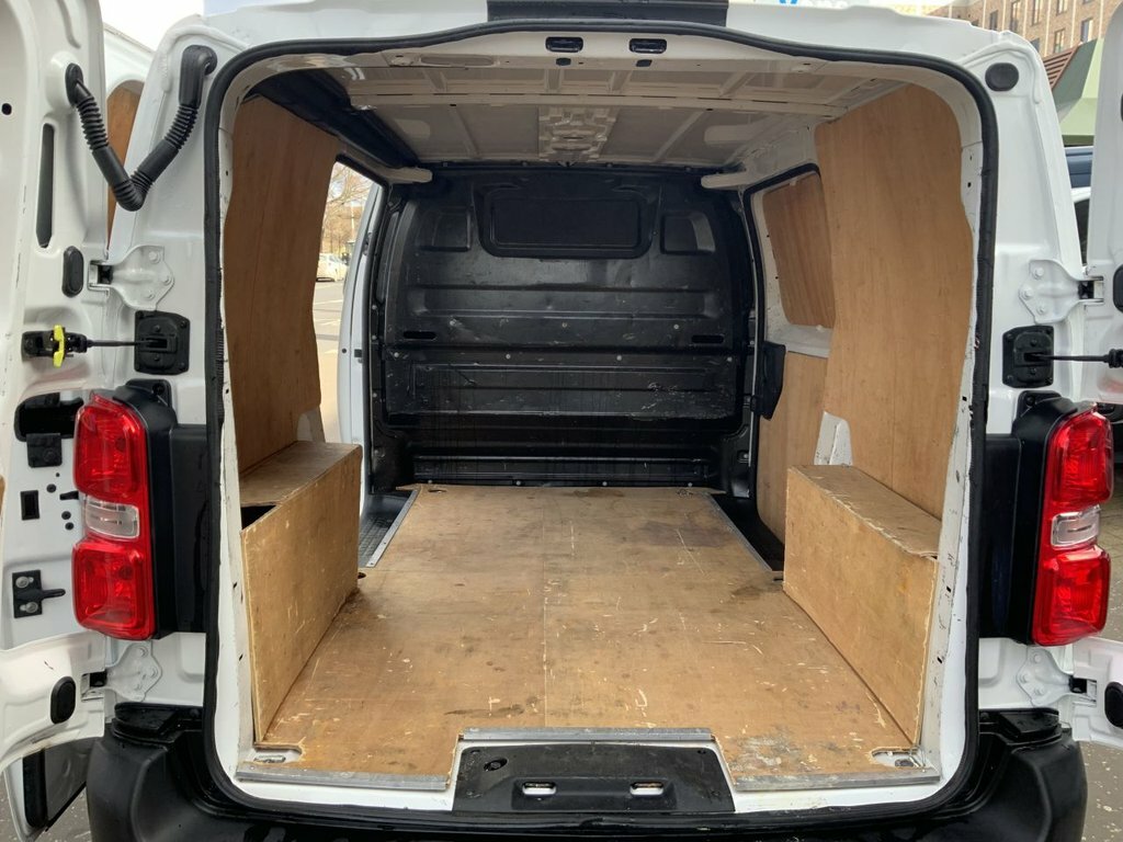 Vauxhall Vivaro 2.0 Turbo D 3100 Dynamic Panel Van 6Dr Manu White #14