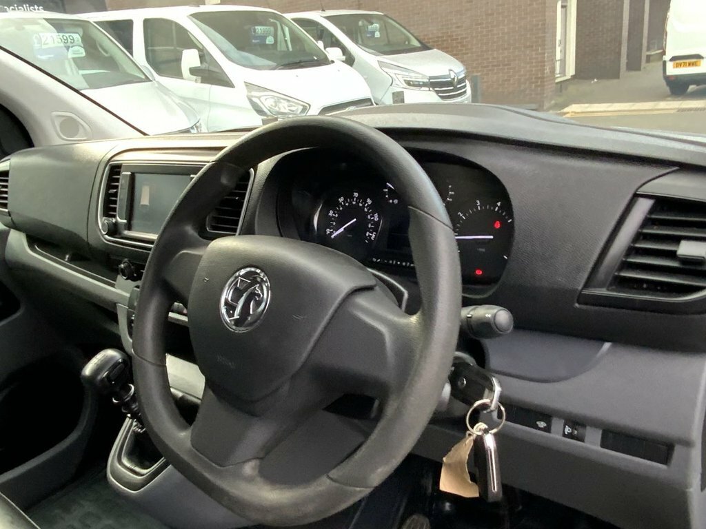 Vauxhall Vivaro 2.0 Turbo D 3100 Dynamic Panel Van 6Dr Manu White #16