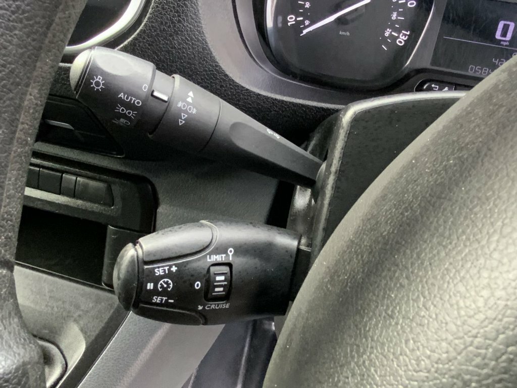 Vauxhall Vivaro 2.0 Turbo D 3100 Dynamic Panel Van 6Dr Manu White #19