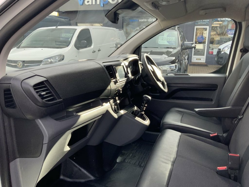Vauxhall Vivaro 2.0 Turbo D 3100 Dynamic Panel Van 6Dr Manu White #13