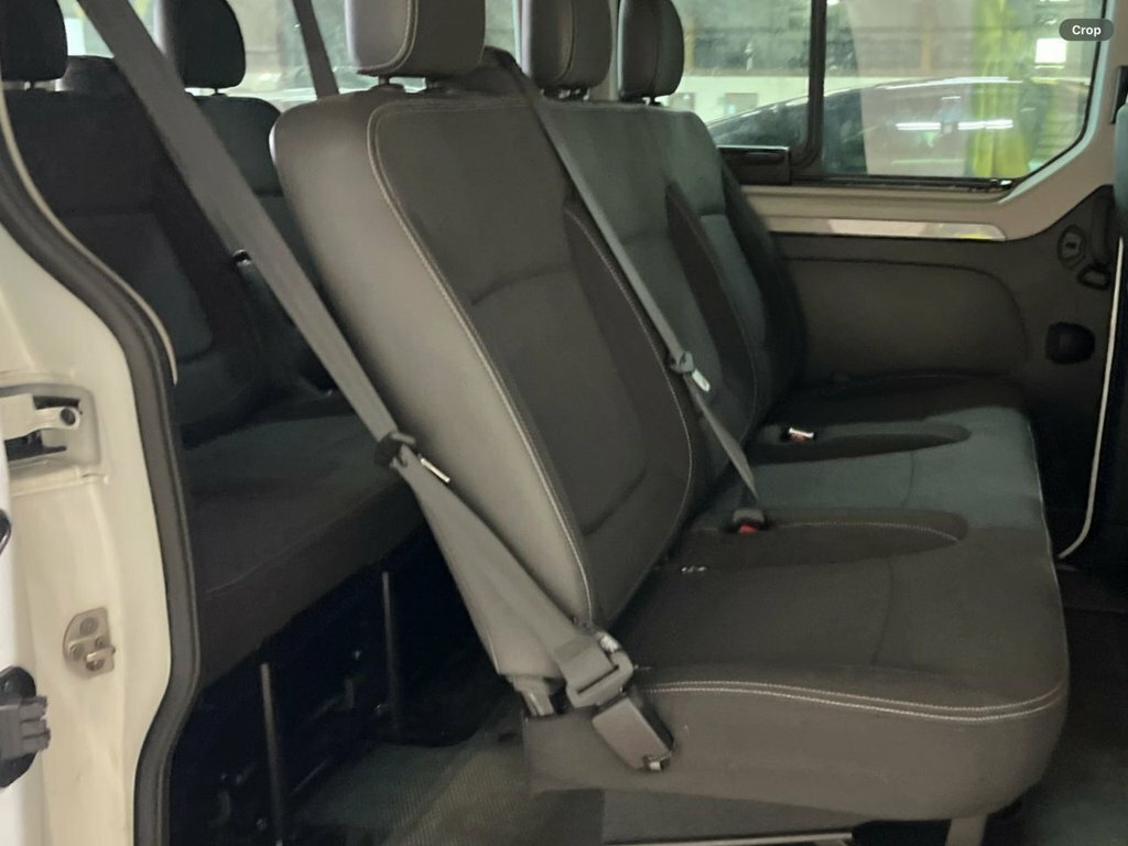 Renault Trafic 2L Sport White #5