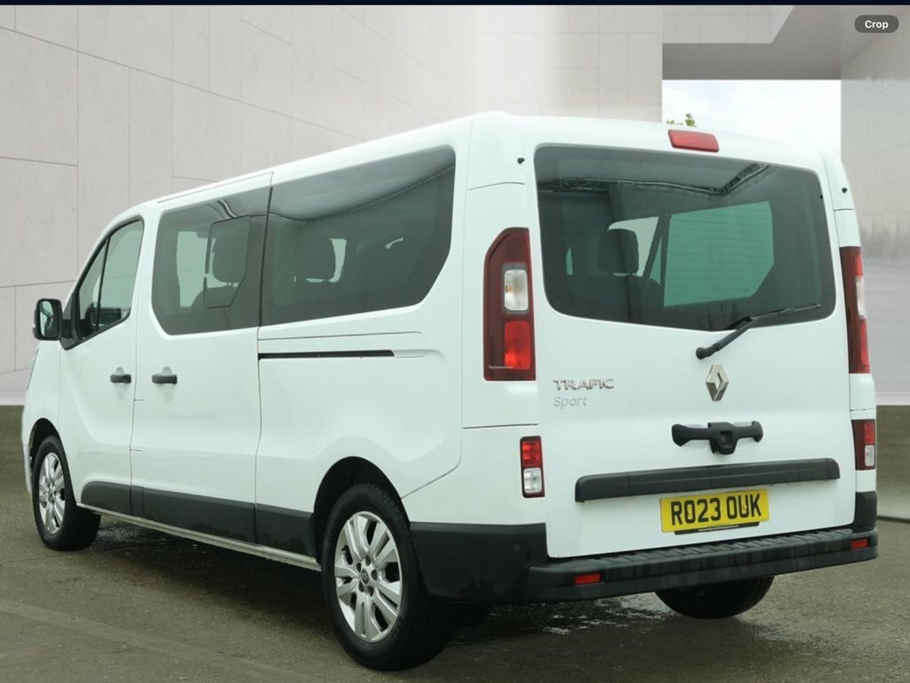 Renault Trafic 2L Sport White #4