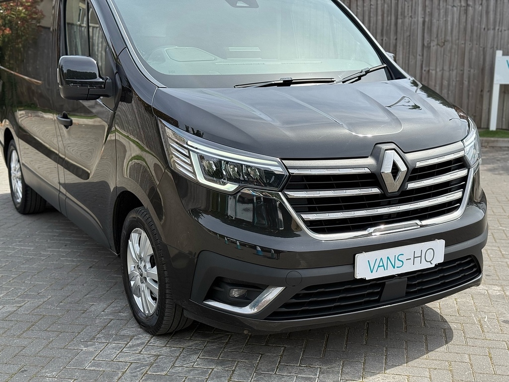 Renault Trafic Mpv MK72HFG Black #3
