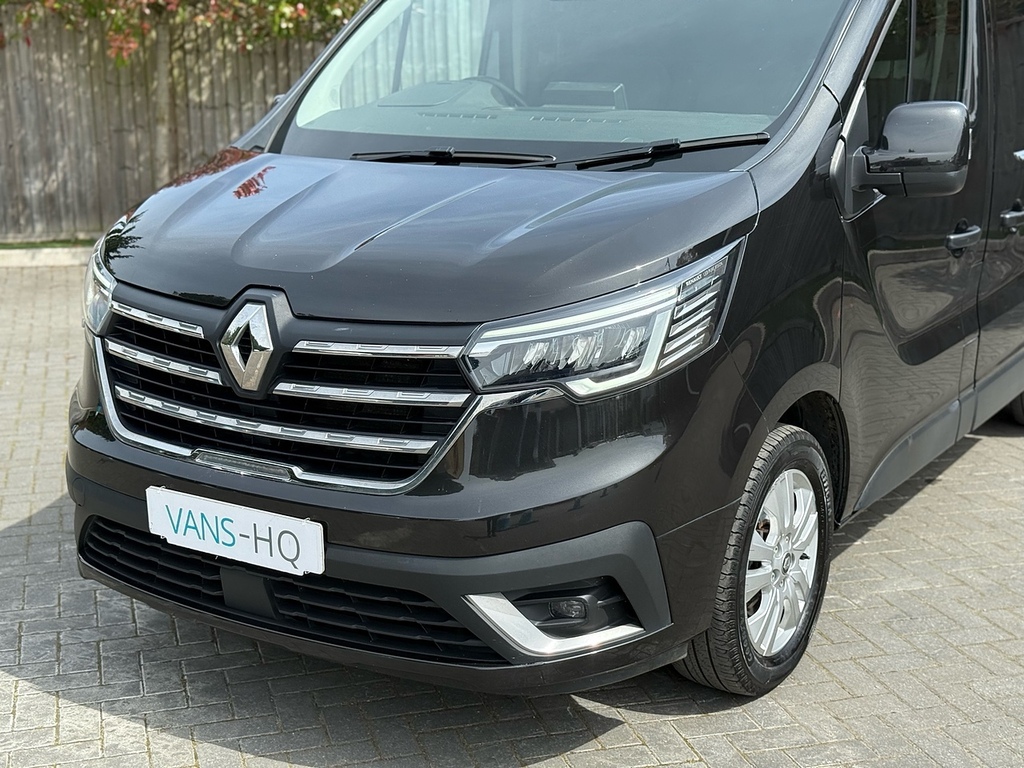 Renault Trafic Mpv MK72HFG Black #4