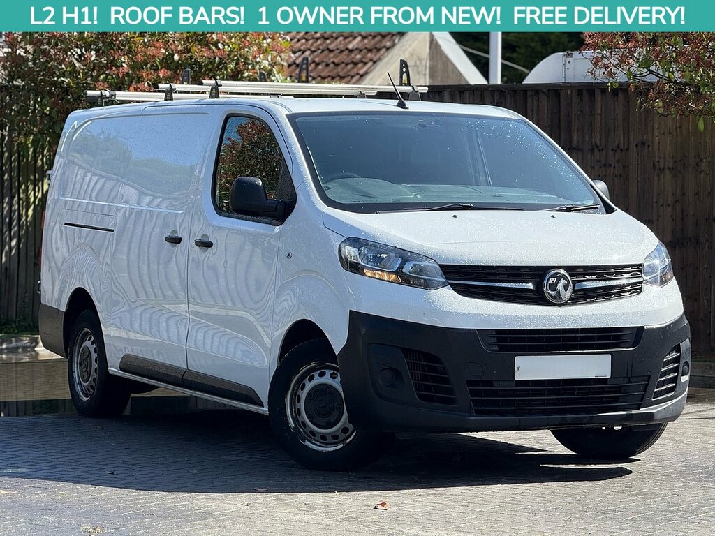 Vauxhall Vivaro Dynamic White #1