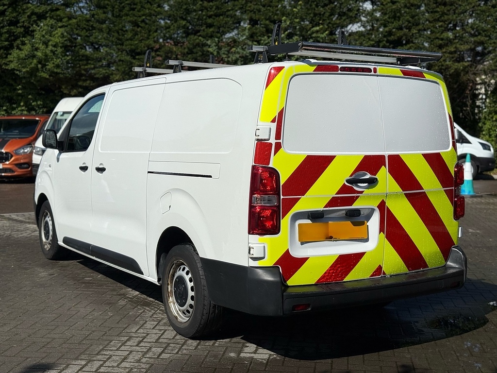 Vauxhall Vivaro Dynamic White #5