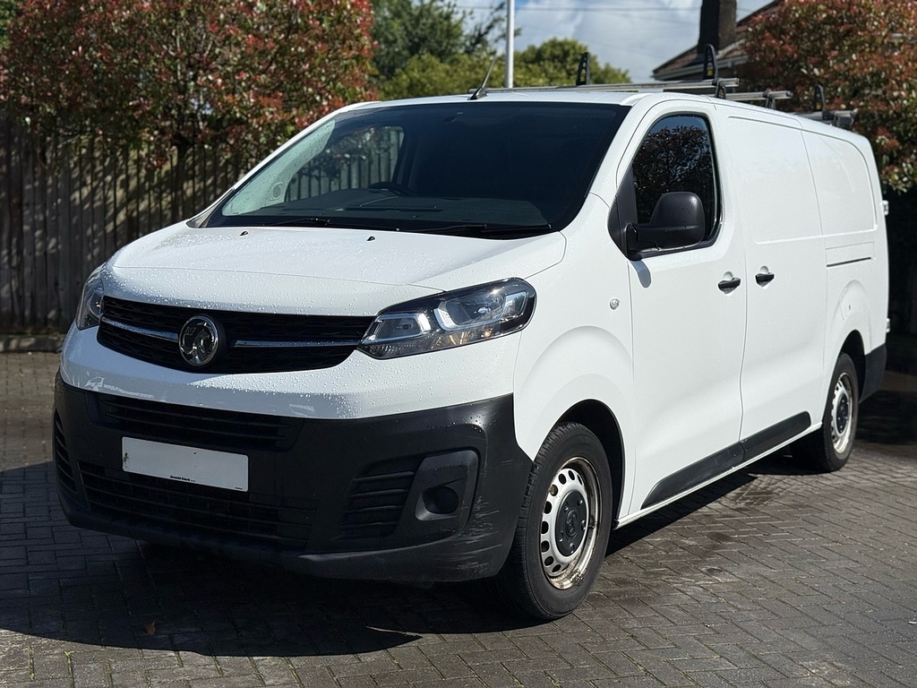 Vauxhall Vivaro Dynamic White #3