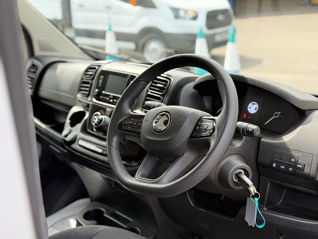 Vauxhall Movano Mpv White #3