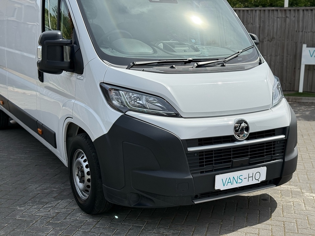 Vauxhall Movano Mpv White #4