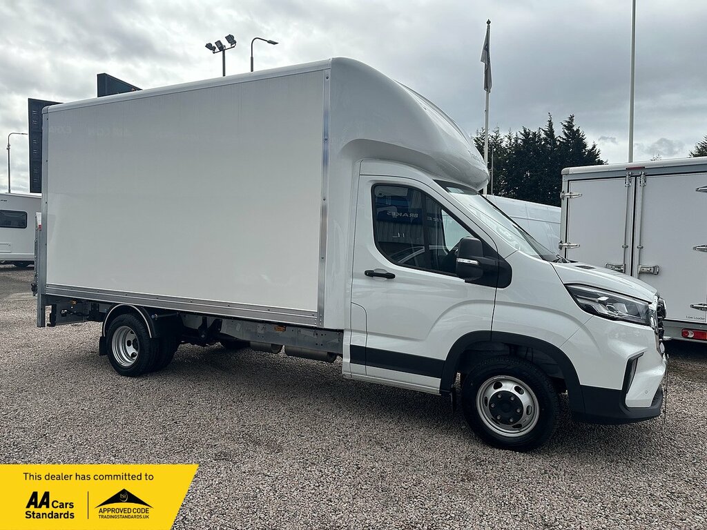 Maxus Deliver 9 D20 Luton Tail Lift White #4