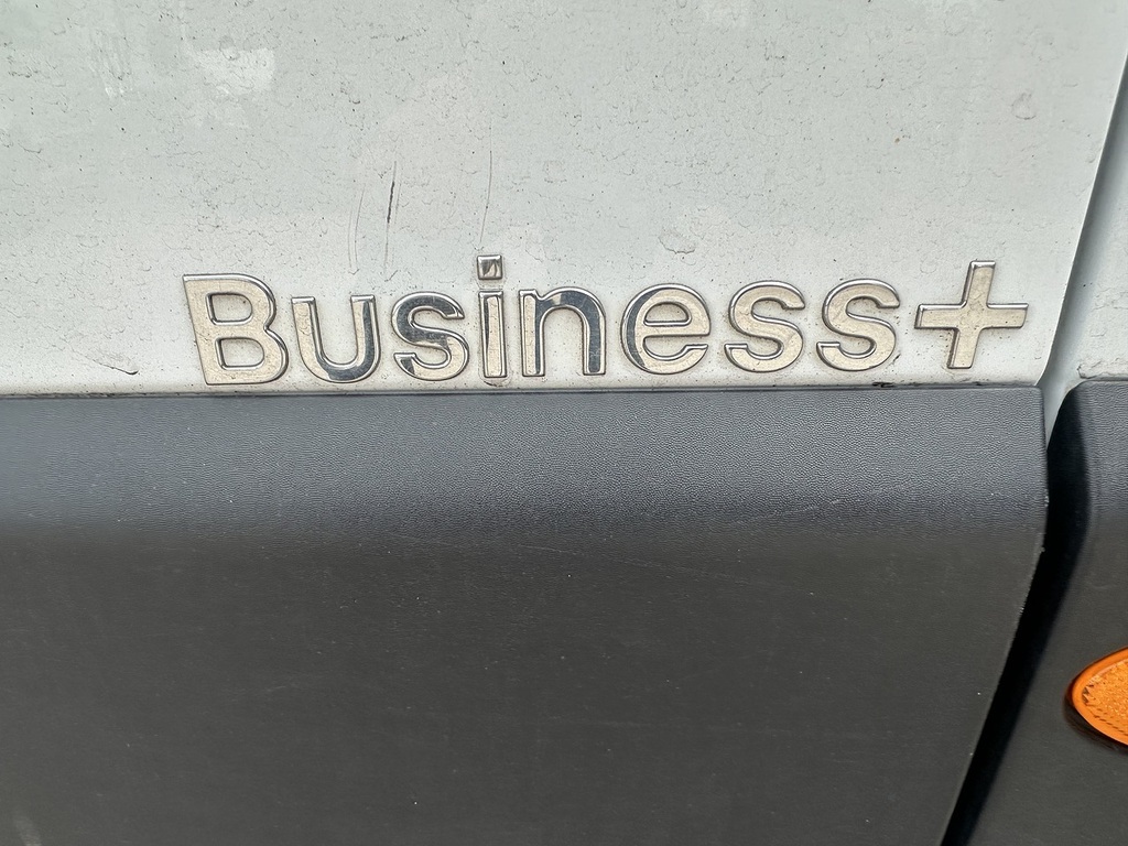 Renault Master Lm35 Blue Dci 135 Advance Medium Roof Van White #9
