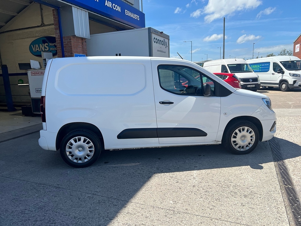Vauxhall Combo Turbo D 2300 Sportive DL70DPY White #2