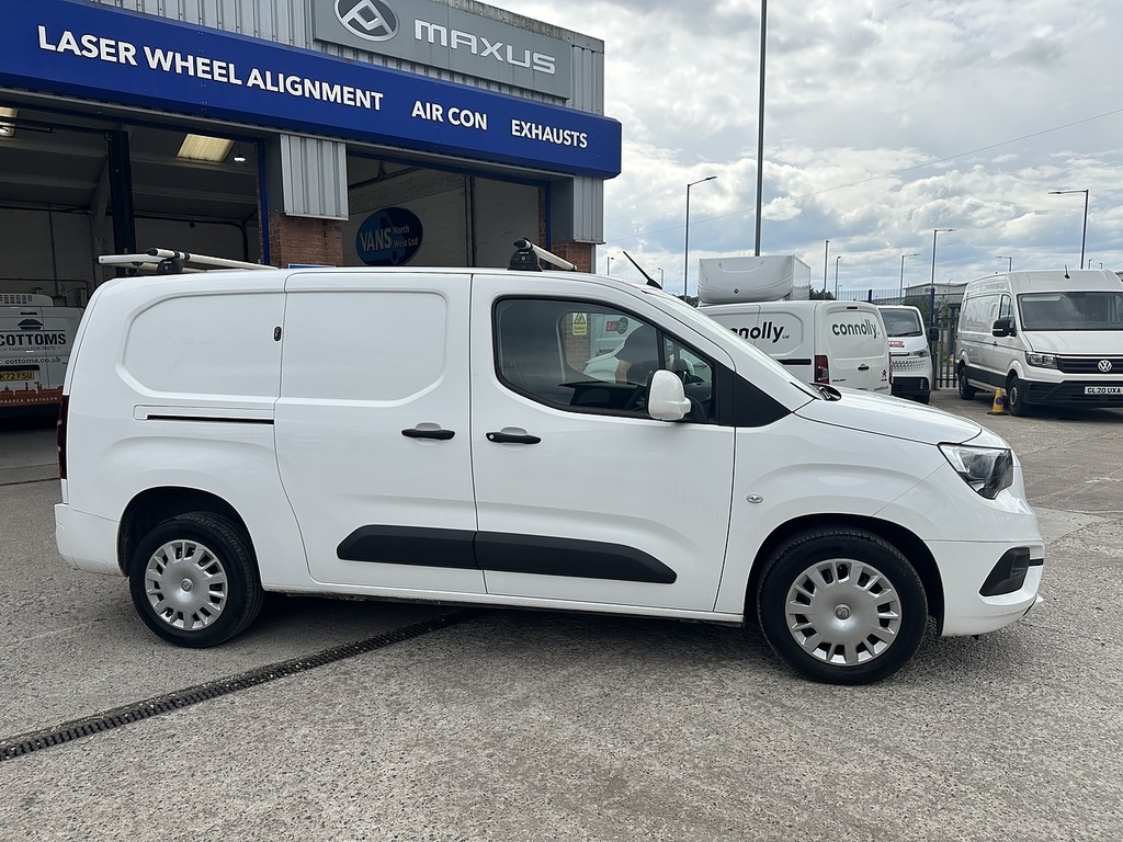 Vauxhall Combo Turbo D 2300 Sportive White #2