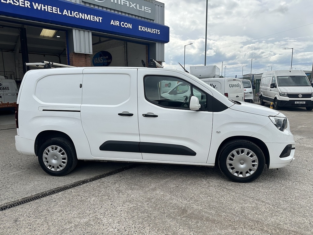 Vauxhall Combo Turbo D 2300 Sportive White #3
