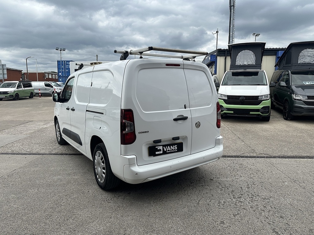 Vauxhall Combo Turbo D 2300 Sportive White #4