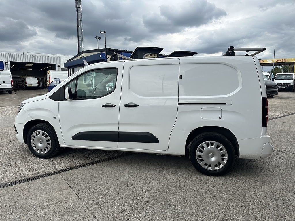 Vauxhall Combo Turbo D 2300 Sportive White #5