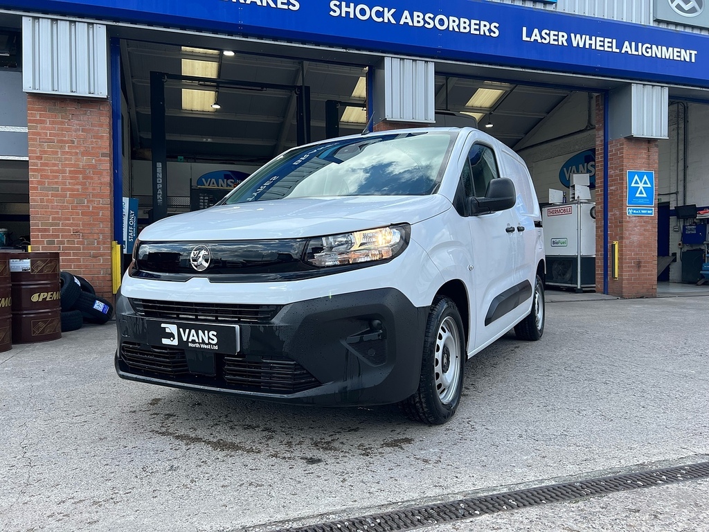 Vauxhall Combo Turbo D 2300 Prime White