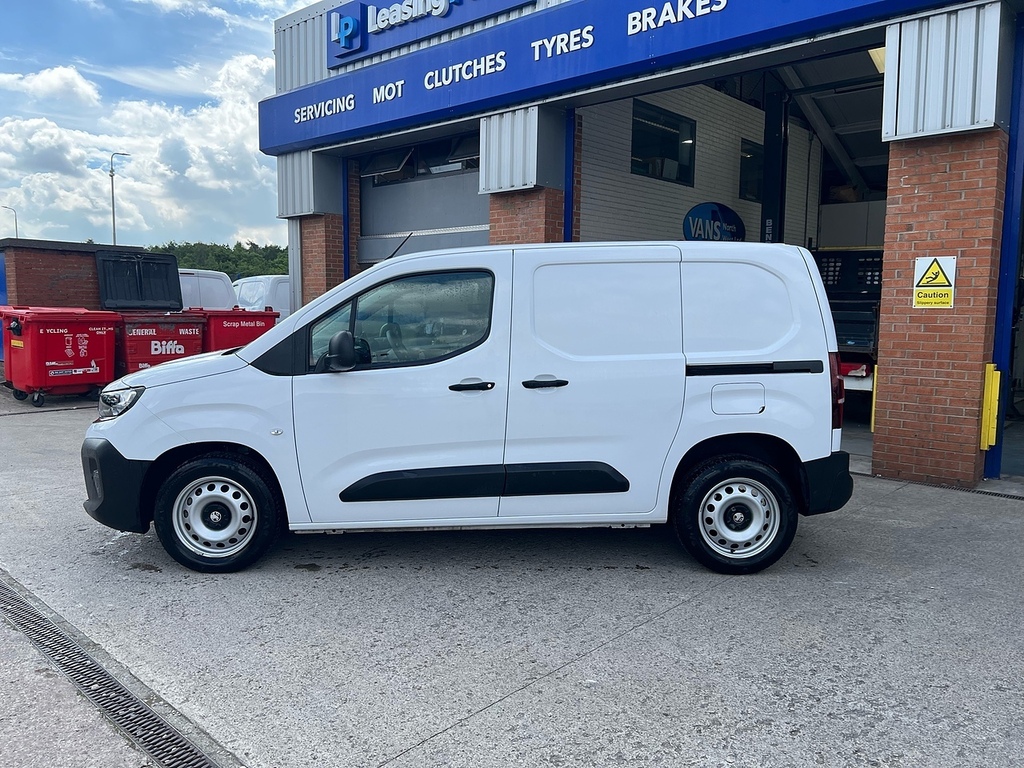 Vauxhall Combo Turbo D 2300 Prime White #5