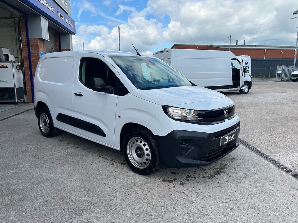 Vauxhall Combo Turbo D 2300 Prime White #3
