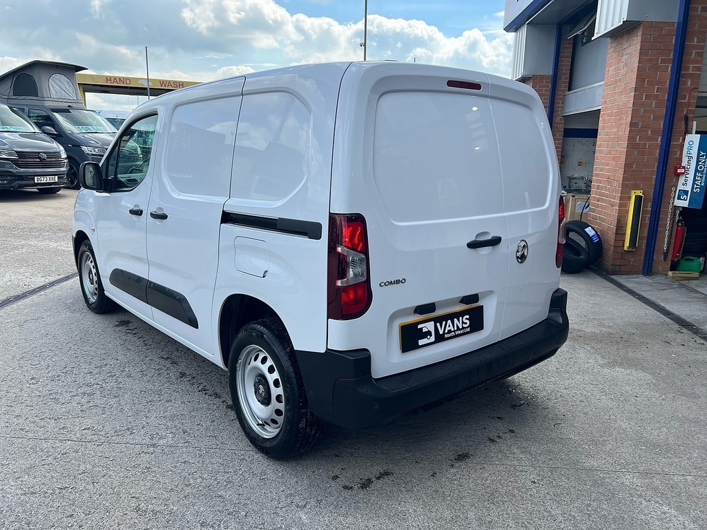 Vauxhall Combo Turbo D 2300 Prime White #2