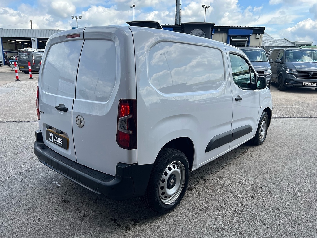 Vauxhall Combo Turbo D 2300 Prime White #4