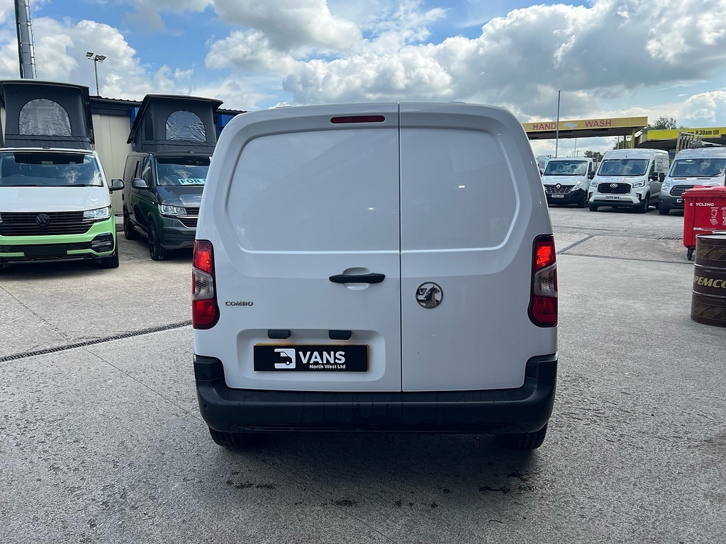 Vauxhall Combo Turbo D 2300 Prime White #6