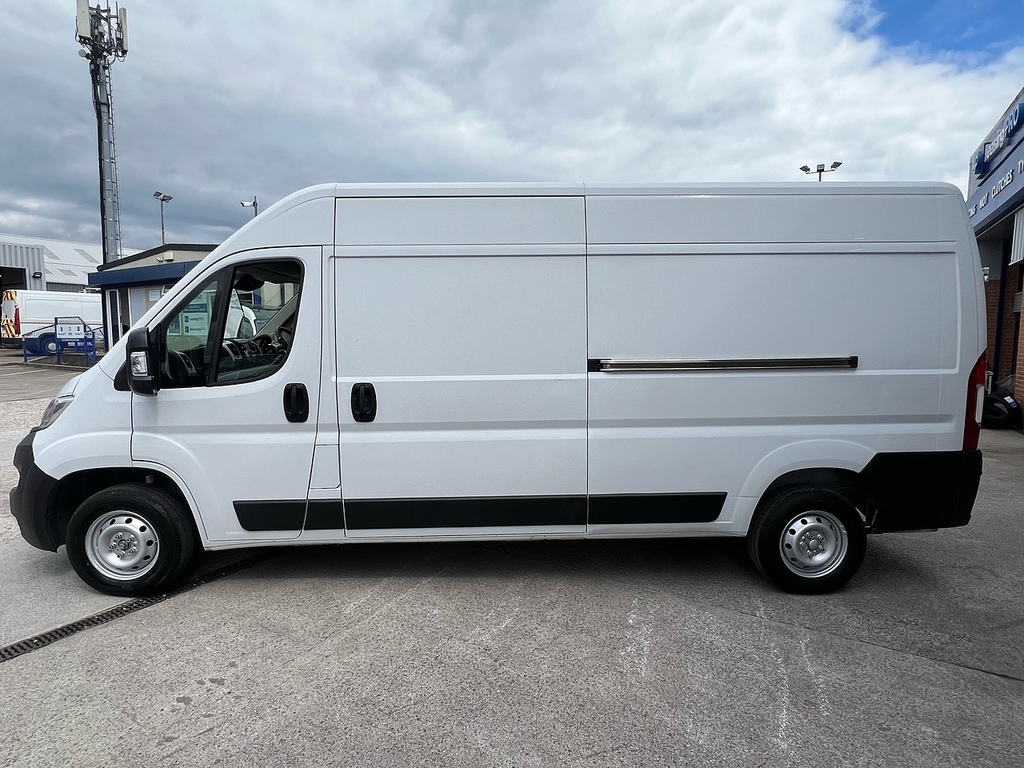 Vauxhall Movano Diesel White #9