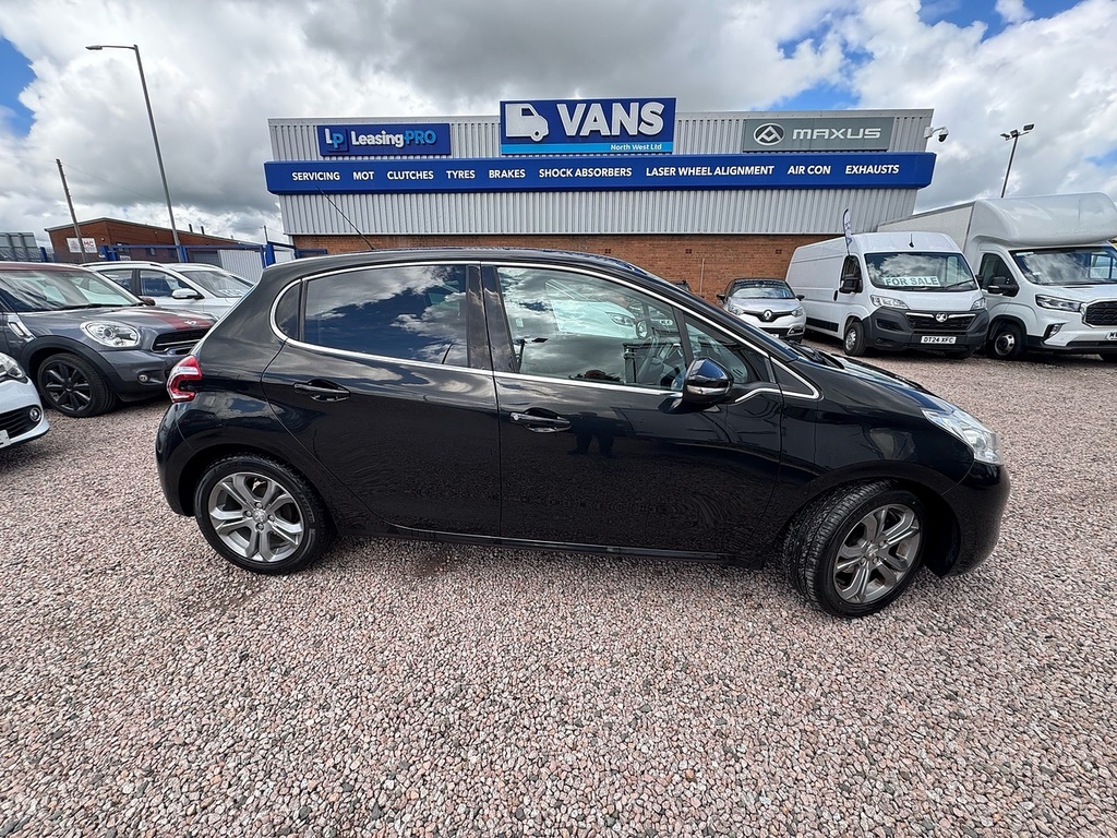 Peugeot 208 Vti Puretech Allure Black #6