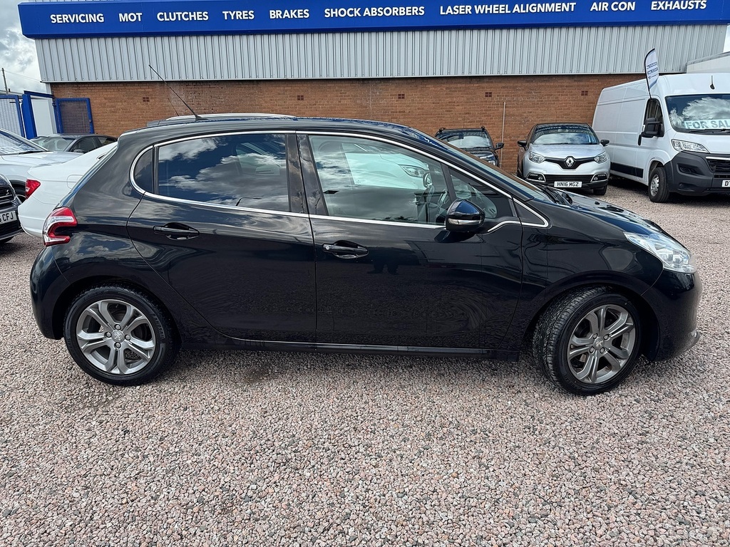 Peugeot 208 Vti Puretech Allure Black #3