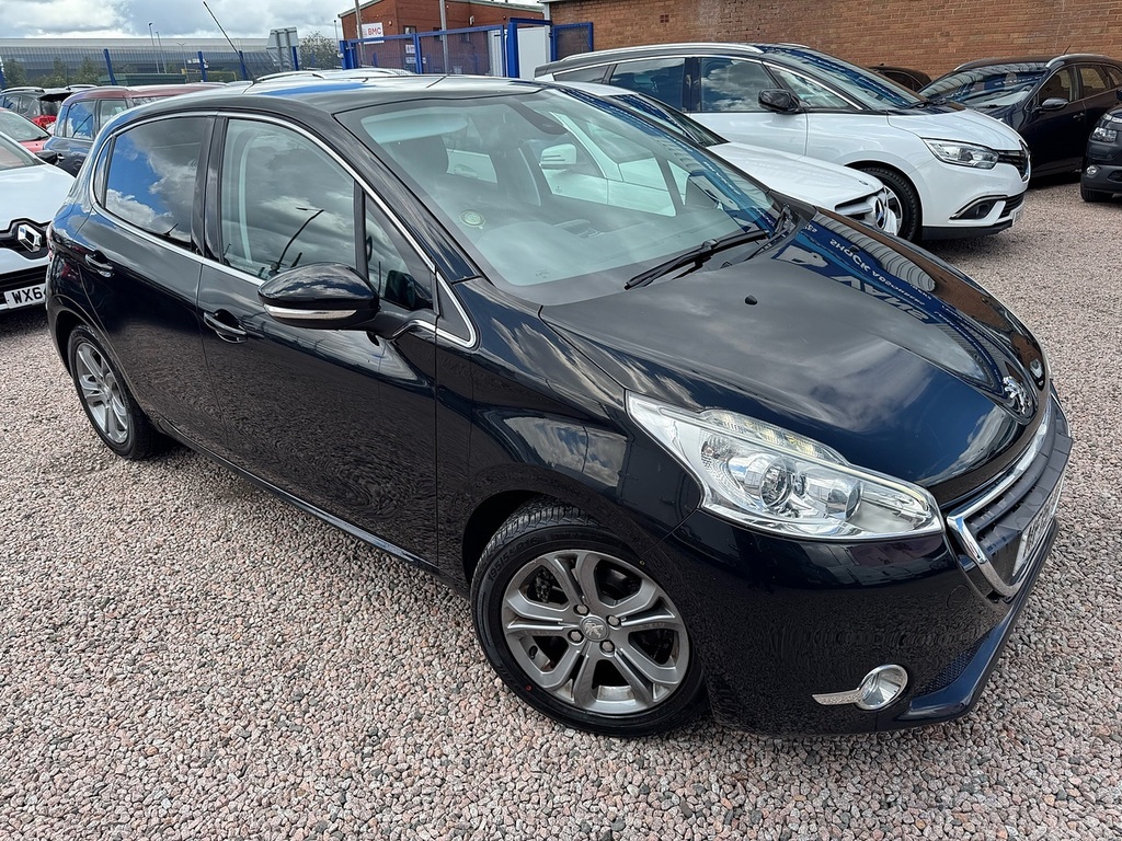 Peugeot 208 Vti Puretech Allure Black #2