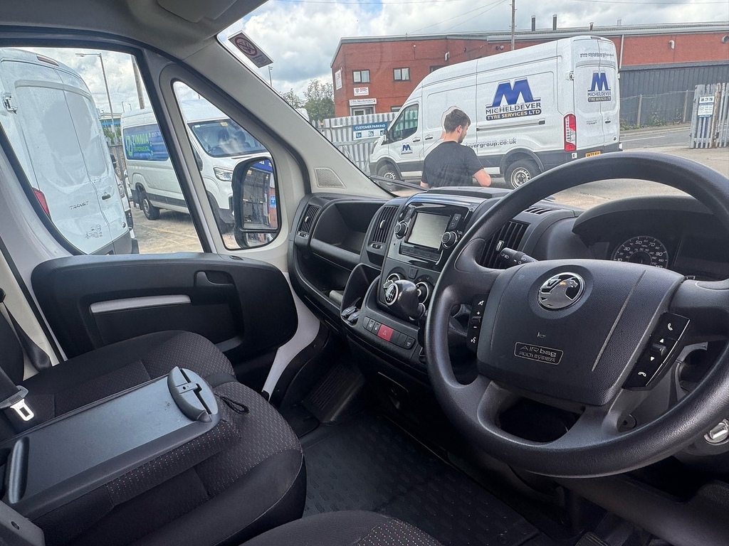 Vauxhall Movano 2.2 Turbo D 140Ps H2 Van Dynamic #9