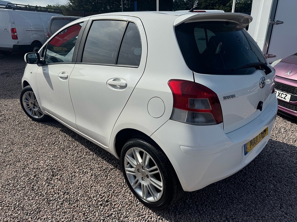 Toyota Yaris Dual Vvt-i Sr White #6