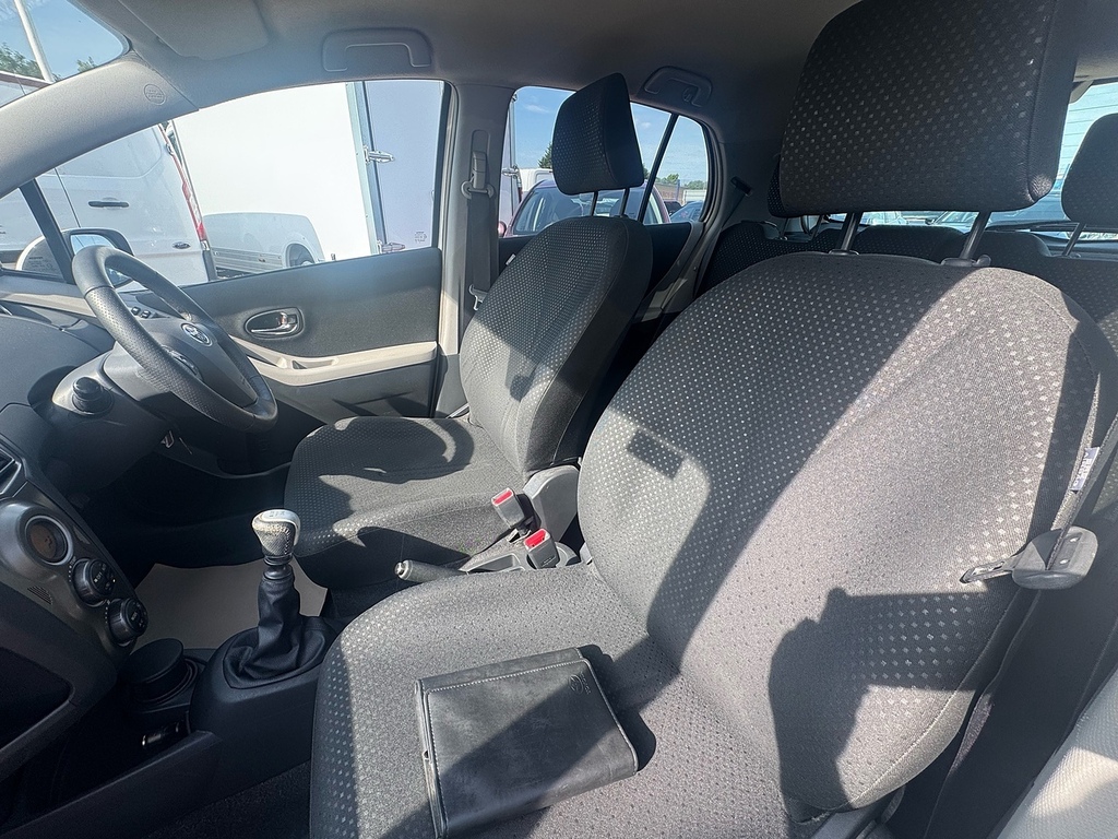 Toyota Yaris  Blue #24