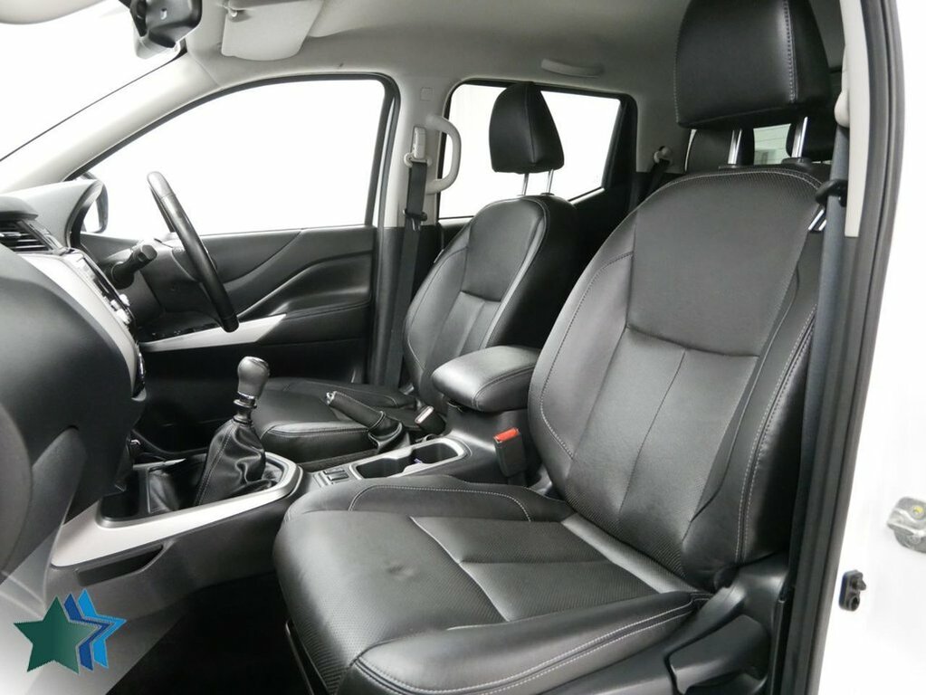Nissan Navara 2.3L Dci Tekna Pickup Double Cab White #5