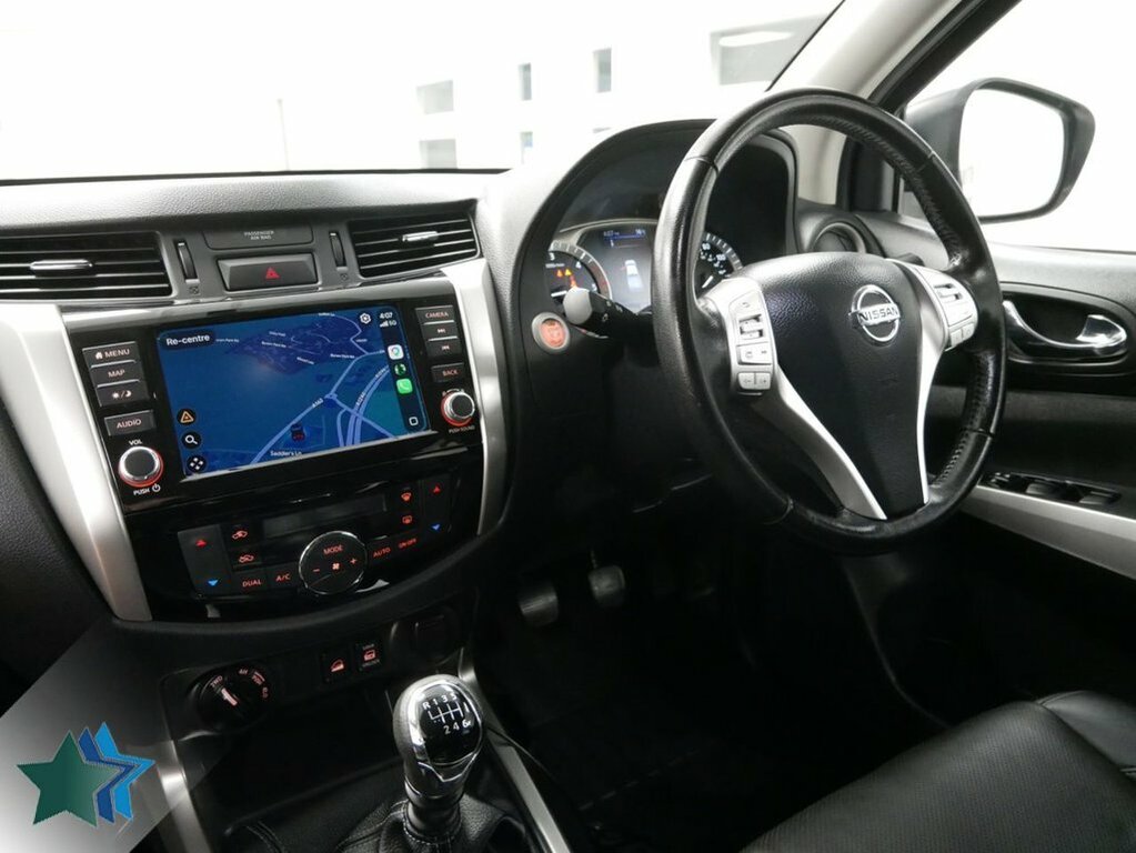 Nissan Navara 2.3L Dci Tekna Pickup Double Cab White #3
