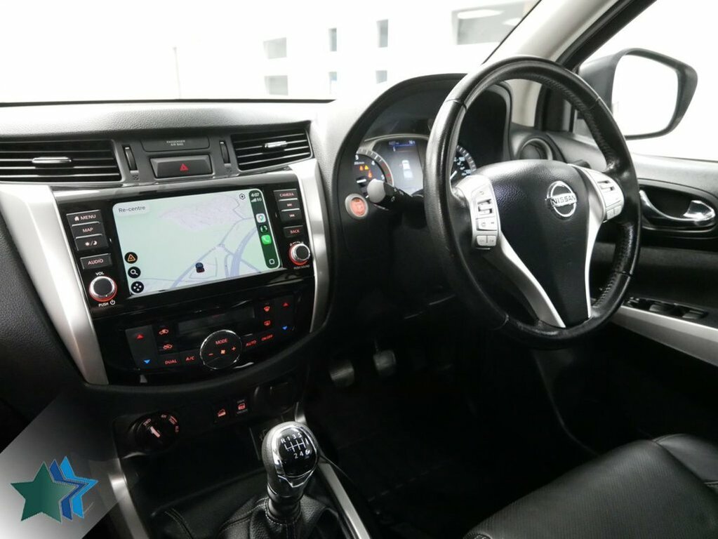 Nissan Navara 2.3L Dci Tekna Pickup Double Cab White #4