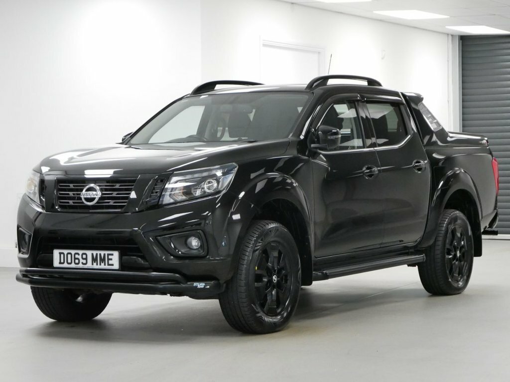 Nissan Navara 2.3L Dci N-guard Pickup Double Cab Black